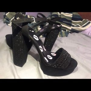 Juicy Couture platform heels size 9 black
